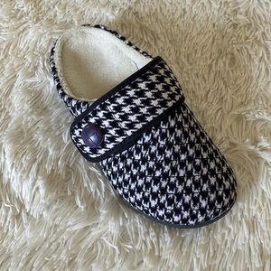 Vionic Orthotic Slippers